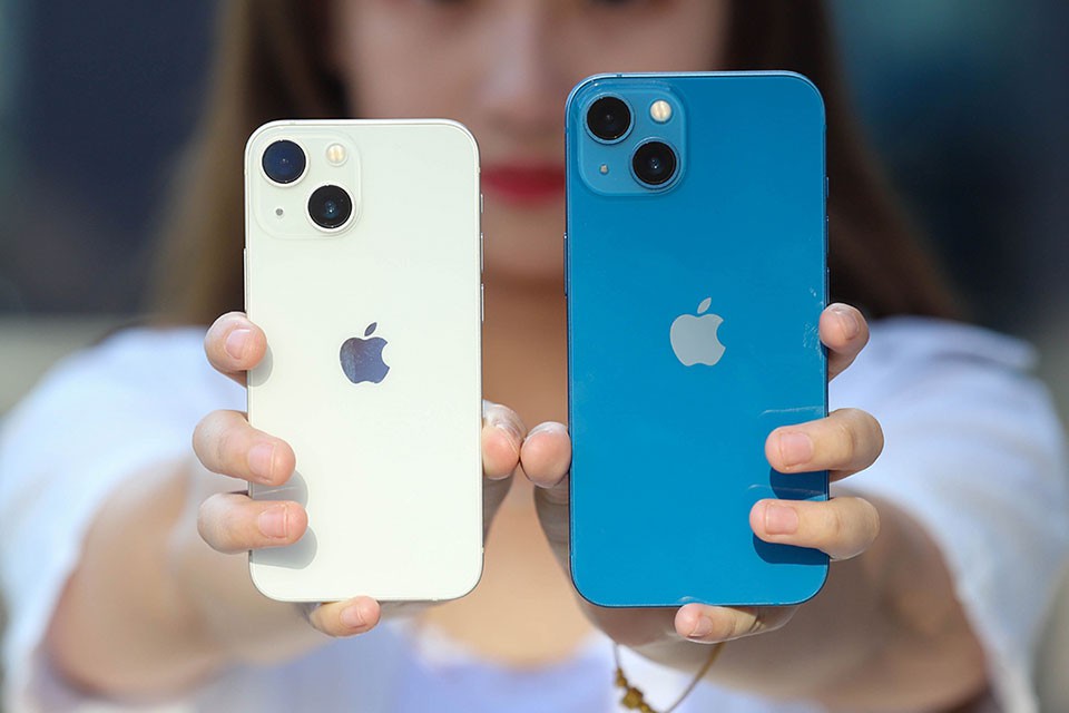IPhone 13 mini và iPhone 13 giảm giá sau khi lên kệ